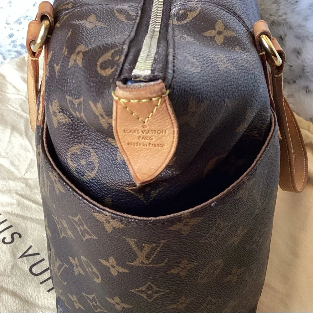 LOUIS VUITTON Totally MM